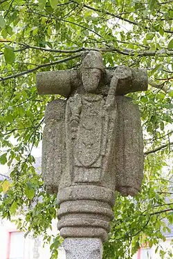 Croix du cimetière : partie sommitale.