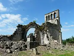 Les ruines de l'église du Vieux Bourg de Saint-Geniez-ô-Merle.