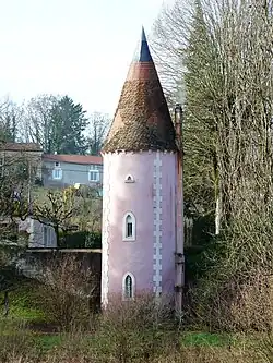 Tour à côté de l'ancienne usine Aster.