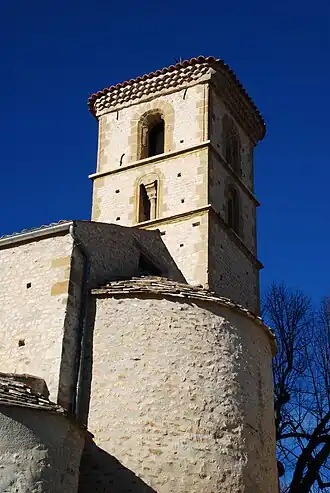 L'abside centrale et le clocher.