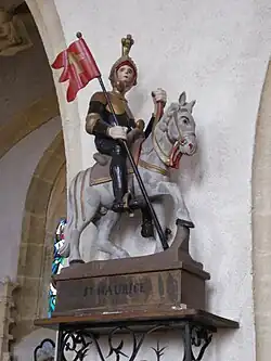 Statue de saint Maurice dans l'église de Saint-Maurice-sur-Loire.