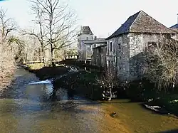 L'ancien prieuré le long de la Côle.