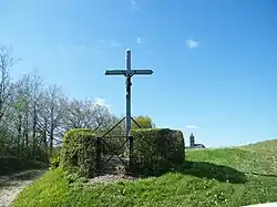 Calvaire annonçant le cimetière.