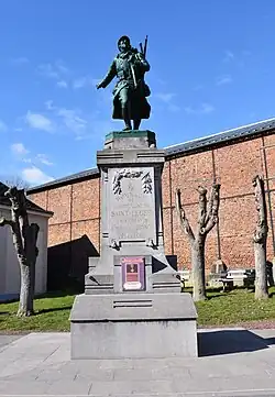 Le monument aux morts.