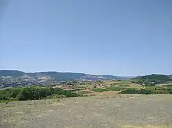 Saint-Laurent-d'Oingt, vue en direction du hameau de Ronzière (Ternand) au centre.