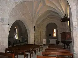 La nef et son collatéral (sur la gauche).