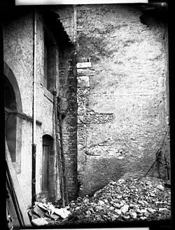 Frise romaine dans un mur (Cathédrale Notre-Dame de la Sède).