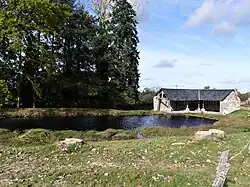 Lavoir au sud-est du bourg.