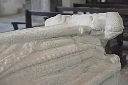 Détail du tombeau de Saint Lunaire.