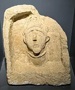 Stèle funéraire trouvée dans le cimetière gallo-romain du Champ de l'Image