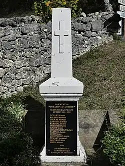 Le monument aux morts.