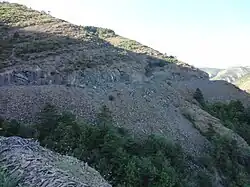 La D1 est elle aussi une route escarpée.