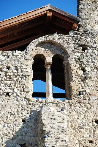 Fenêtres géminées.