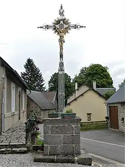 Calvaire à côté de l'église.