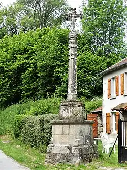 La croix de carrefour du XVIe&nbsp;siècle.