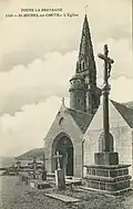 L'église de Saint-Michel-en-Grève et son calvaire vers 1910 (carte postale).