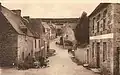 Saint-Michel-en-Grève ː la rue de la Vieille Côte de Locquémeau vers 1925 (carte postale).