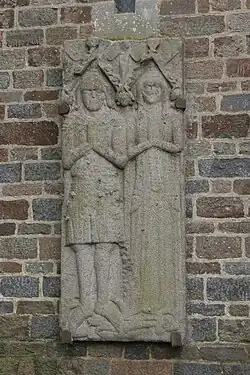 Pierre tombale des seigneures de Saint-Père.