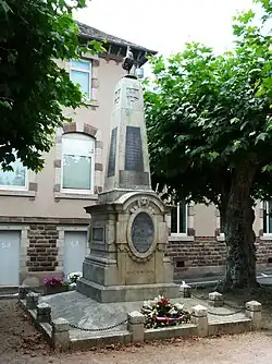 Le monument aux morts.