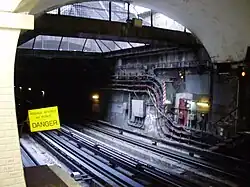 Puits de lumière à l'extrémité est de la station.