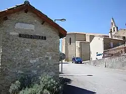 Arrêt-bus au centre.