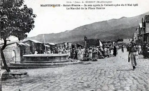 Le marché de la place Bertin en 1922.