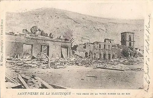 Vue de la place Bertin le 10 mai 1902.