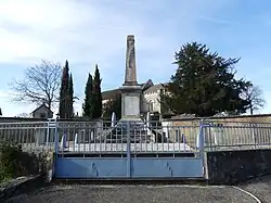 Le monument aux morts.