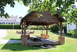 Le lavoir près de l'église.