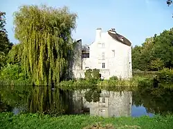 Château de la Chasse, façade est.