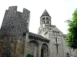La chapelle et l'église.