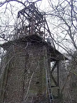 Le chevalement du puits Pouille en 2011.