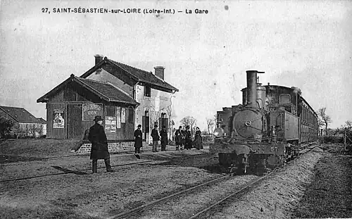 Un train en gare de Saint-Sébastien-sur-Loire.