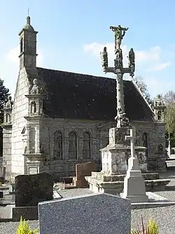 Calvaire et ossuaire.