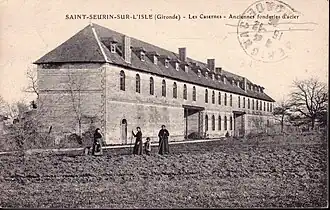 Les casernes, anciennes fonderies d'acier.