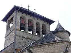 Le clocher-mur de l'église.