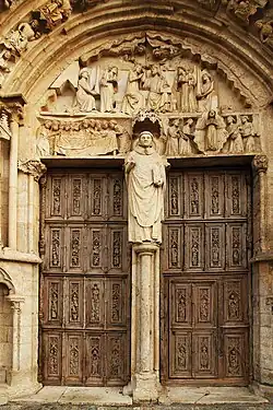 Vantaux en bois du XVIe Classé MH (1840).