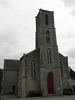 L'église de la Sainte-Trinité à Saint-Thual.