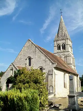 L'église romane Saint-Vaast, façade occidentale.