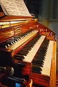 Console de l'orgue Merklin de la collégiale Saint-Anatoile de Salins-les-Bains.