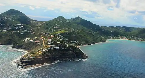 Vue de l'anse de Lorient à droite du cap de Pointe Milou.