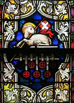 Vitrail du symbole à l'Agnus Dei avec la bannière de gueule à la croix d'argent