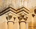 Chapiteaux du portail.