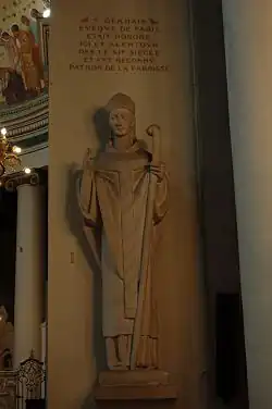 Statue à l'église de Saint-Germain-en-Laye.
