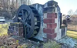 Roue de moulin décorative.
