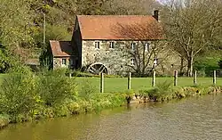 Le moulin sur le Noireau au lieu-dit les Rochettes.