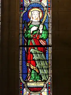 Vitrail représentant sainte Foy.