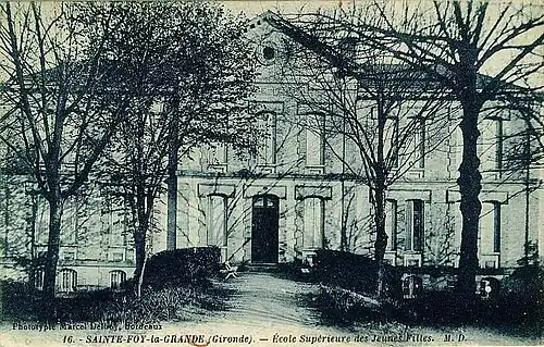 L'ancienne école supérieure de jeunes filles.