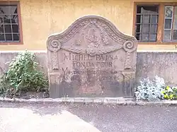 Monument dédié à Michel Paira.