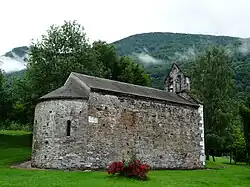 Saléchanchapelle Saint-Julien(42°&nbsp;57′&nbsp;20″&nbsp;N, 0°&nbsp;38′&nbsp;04″&nbsp;E)